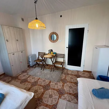 Πανσιόν Seaside Nest *